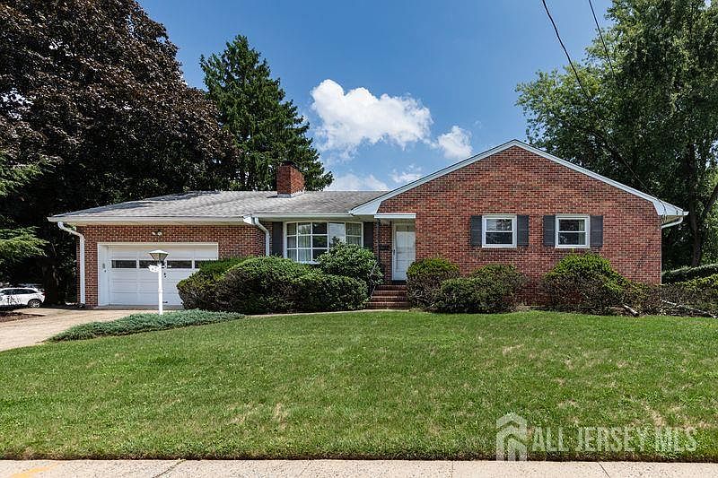 1st image of 47 Brookfall Rd