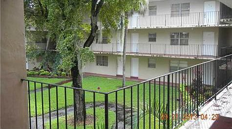 4th image of 1330 W 54th St APT 205C