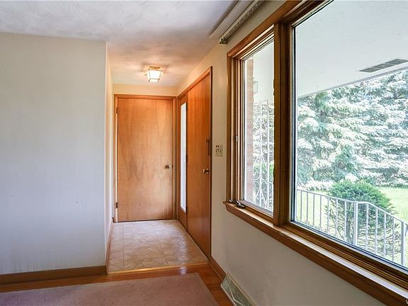 5th image of 494 Campbell Blvd