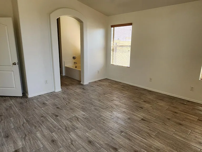 513 E Jasper Dr — Photo 6