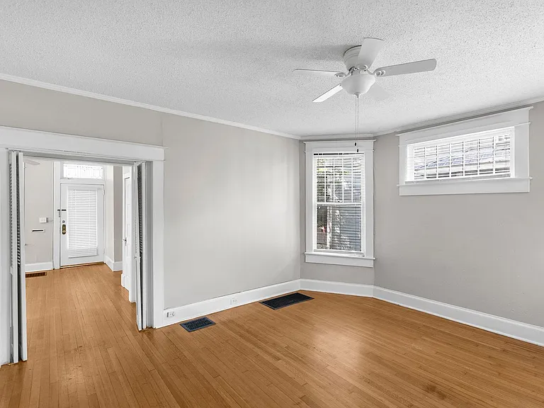 Laurelton Oaks — Photo 30