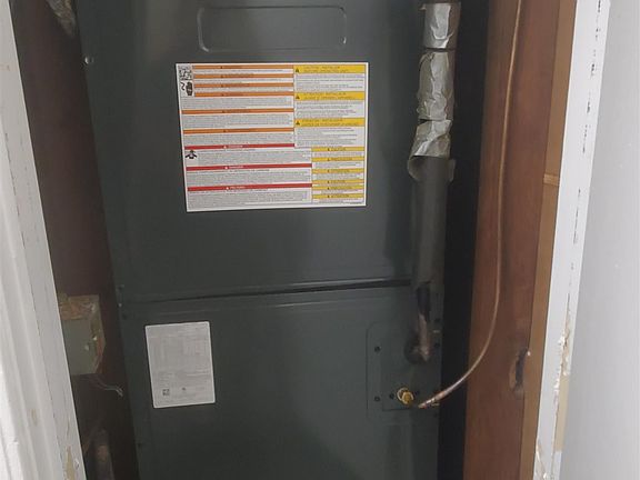 3rd image of 2843 Clarke Rd