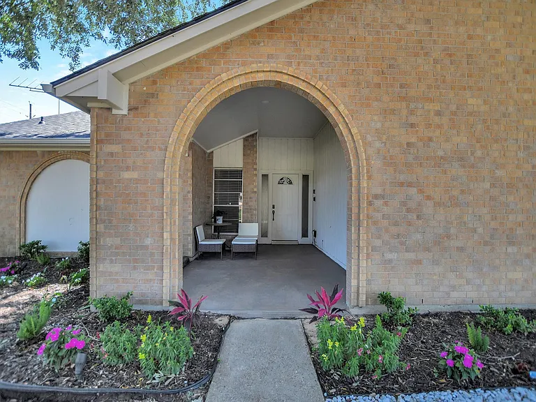 21902 Meadowhill Dr — Photo 3