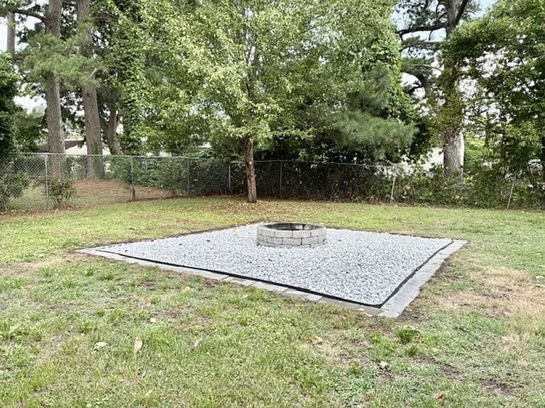 1906 Elmhurst Ln — Photo 13