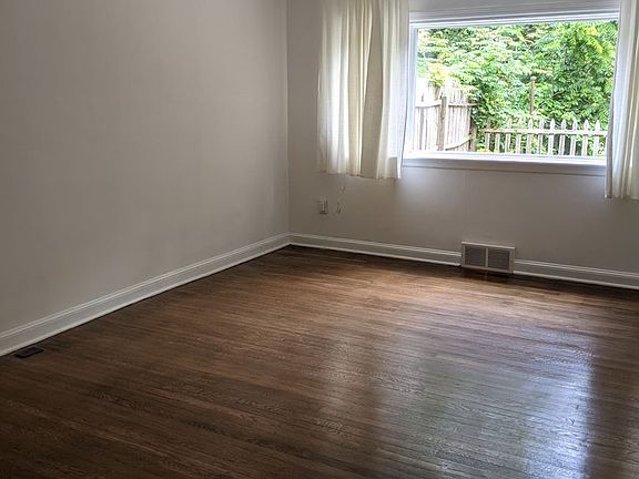 3rd image of 31 N Cannon Dr