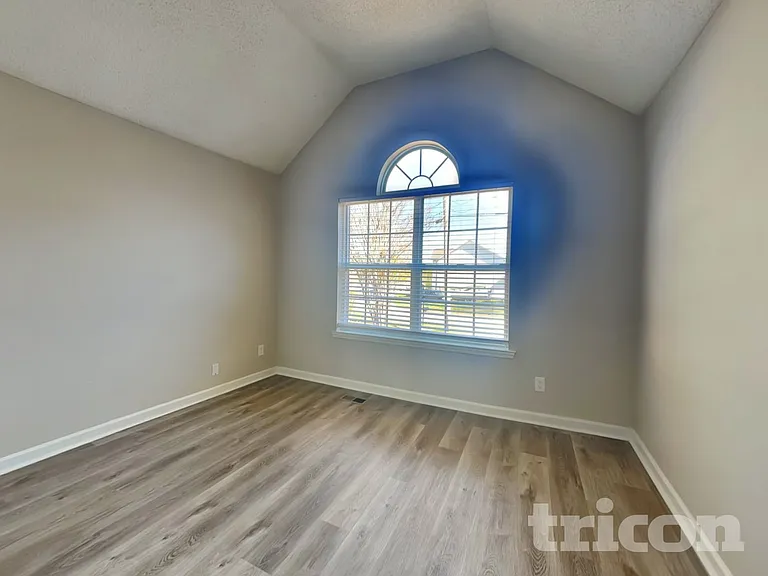 1800 University Dr — Photo 10