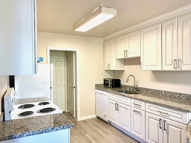 1st image of 7150 Rainbow Dr APT 19