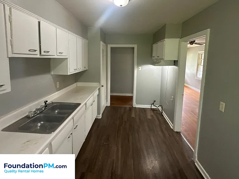 2324 Slocum Ave — Photo 4