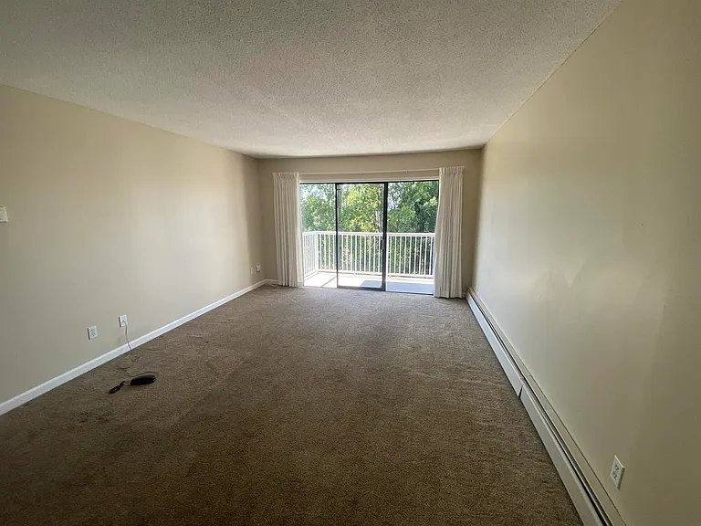 885 Craigflower Rd — Photo 19