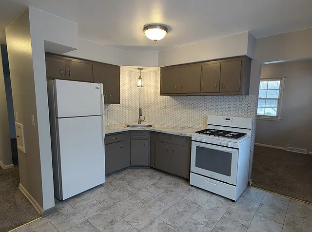 11827 W North Ave #3