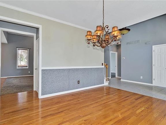 3rd image of 4707 N Lakewood Dr