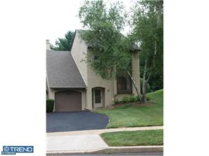 140 Golf Club Dr photo 1