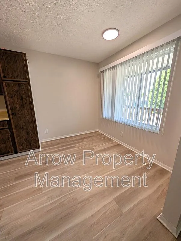 2 bed, 1.0 bath, 782 sqft, $795 — Photo 4