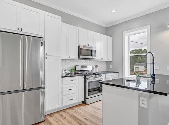 3rd image of 5404 Nagel Ave #1E