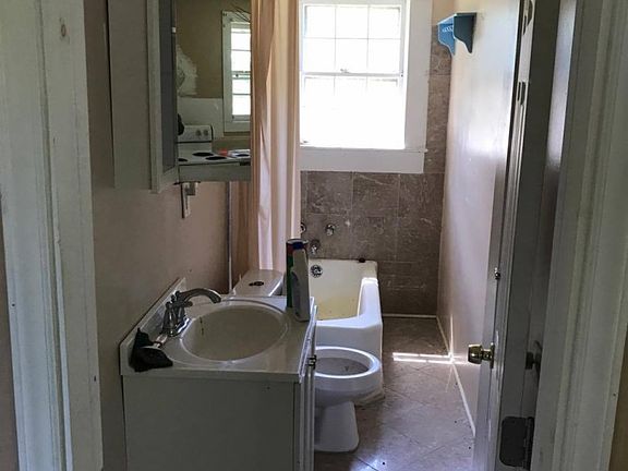 5th image of 901 Wilmington Ave