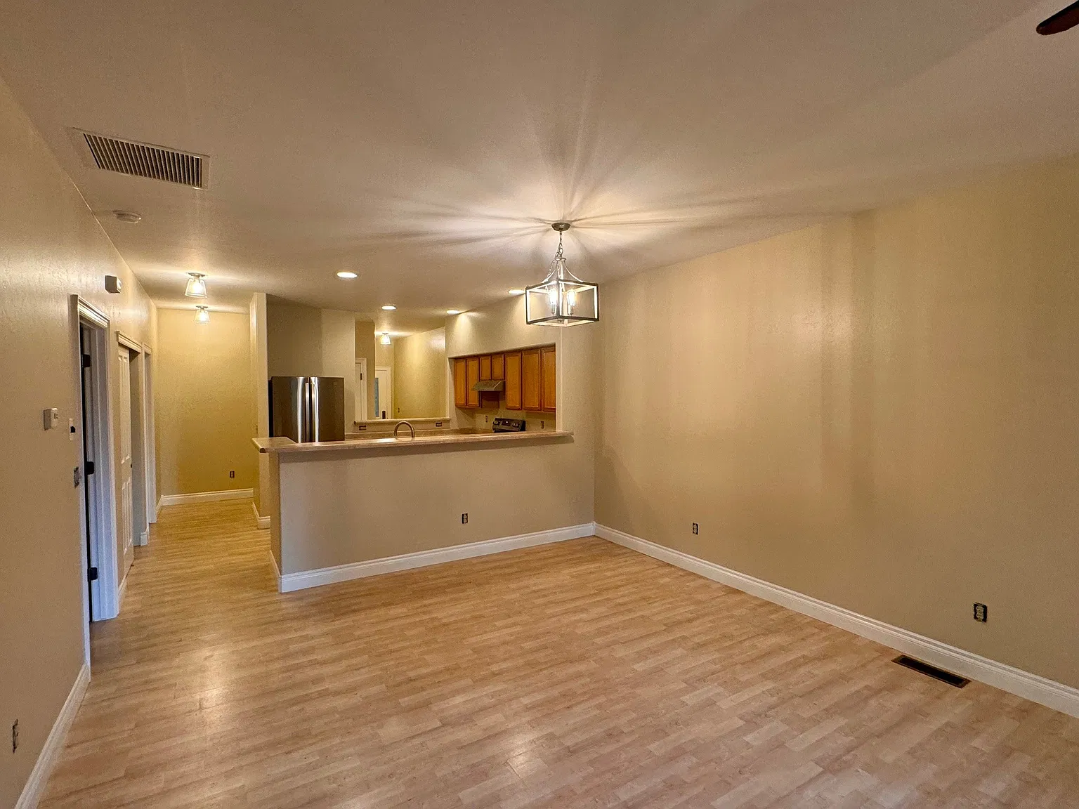 3 bed, 1448 sqft, $2,175 — Photo 2