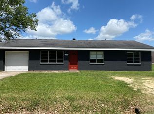 135 Schoolview Dr, Bridge City, TX 77611