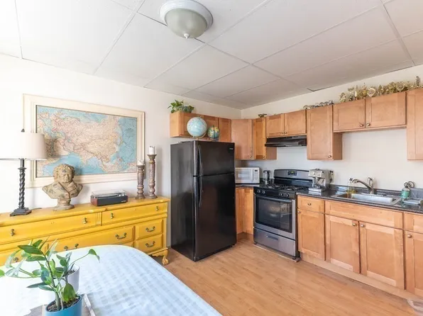 202 Washington St #1F, Somerville, MA 02143