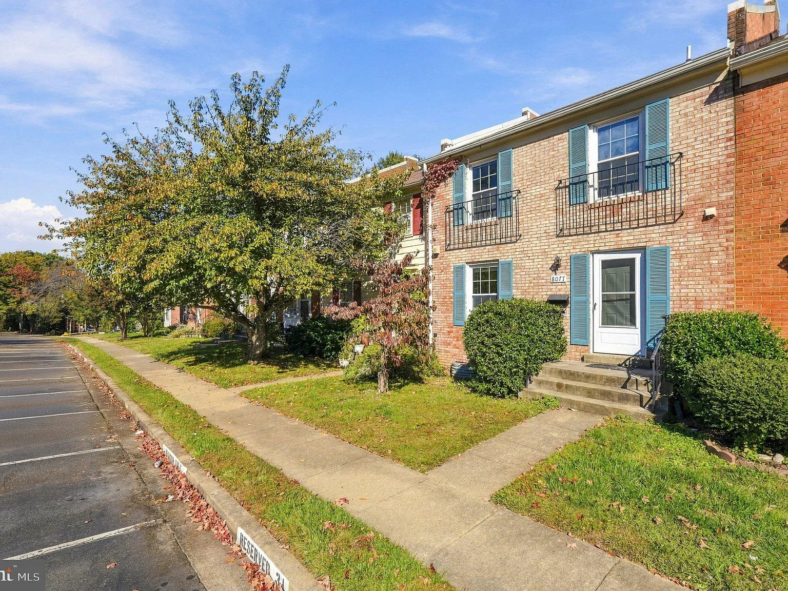 3 bed, 4.0 bath, 1720 sqft, $2,900 — Photo 2