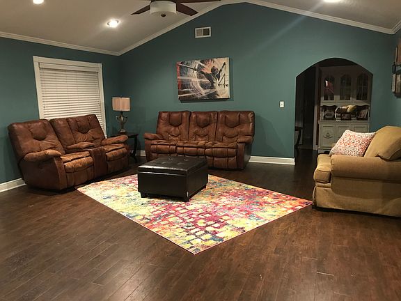 5th image of 3000 Cambridge Dr