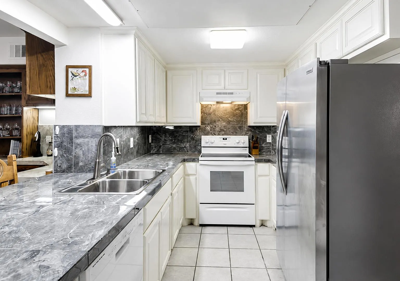 3 bed, 2.5 bath, 1900 sqft, $1,360 — Photo 3