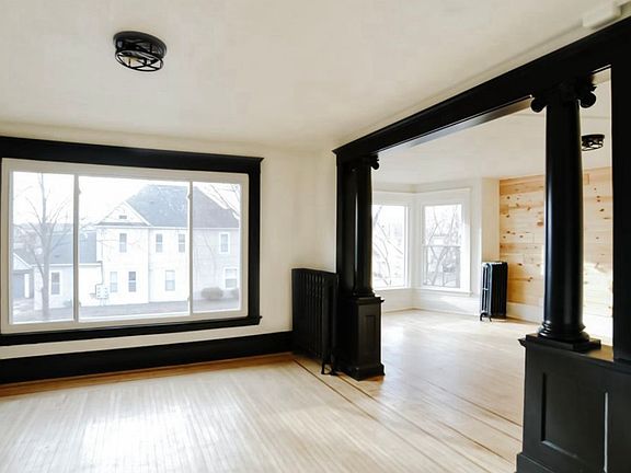 3rd image of 1000 24th Ave NE #2-3