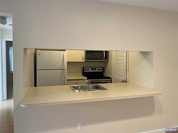 4th image of 220A Washington Ave #220A