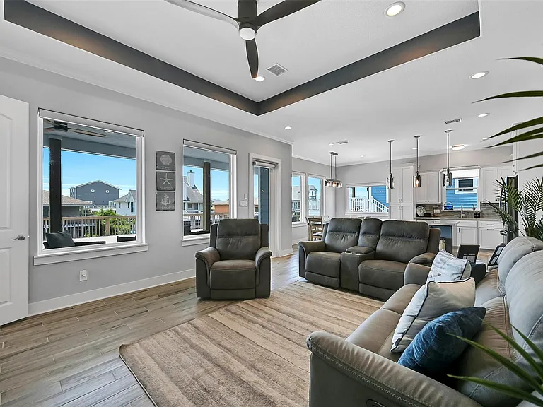 22915 Martes St — Photo 3