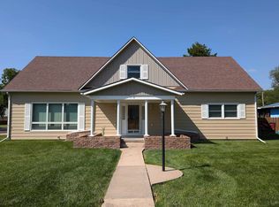318 W 5th St, Quinter, KS 67752