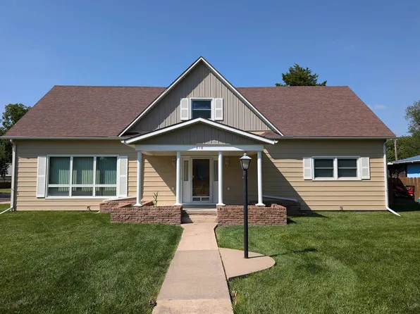 318 W 5th St, Quinter, KS 67752