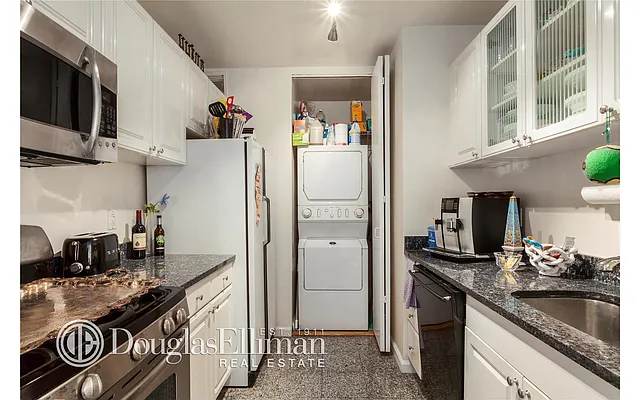 Rented by Douglas Elliman | media 26