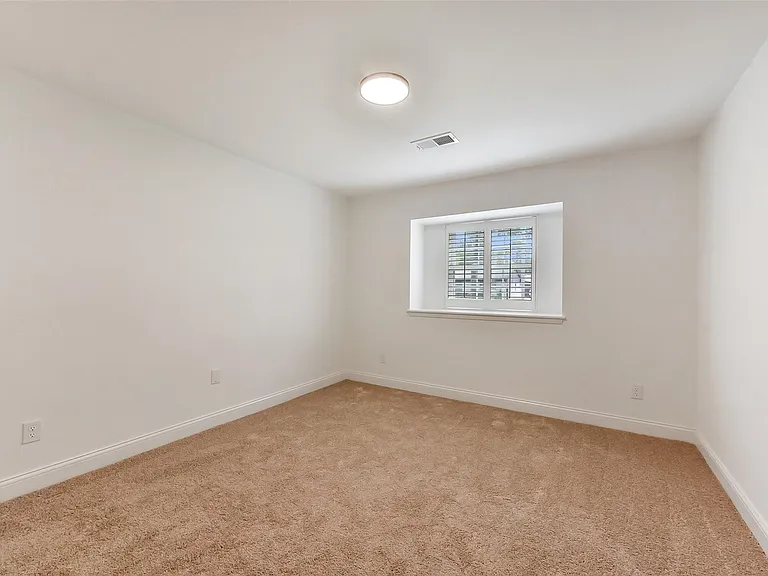 5946 Valkeith Dr — Photo 26