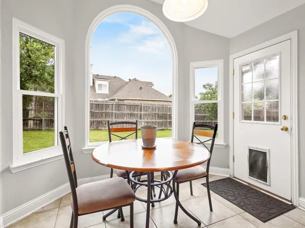 2009 Lake Fork Cir, Denton, TX 76210