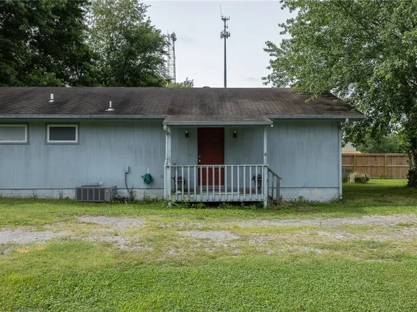 404 4th Ave NE, Gravette, AR 72736