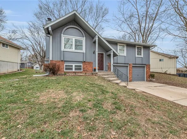 14918 S Sturgeon Dr, Olathe, KS 66062