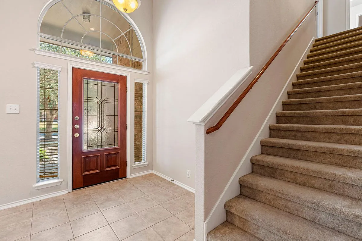 4 bed, 3.5 bath, 2374 sqft, $2,200 — Photo 3