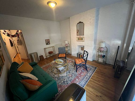 2nd image of 447 W 37th St APT 5rw