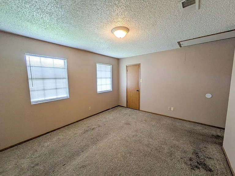 Laurel Square Townhomes — Photo 15