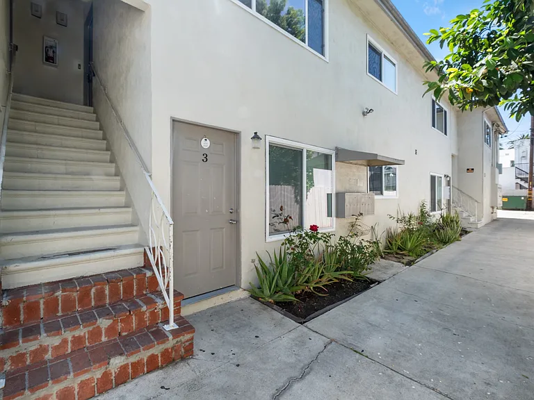 710 E 6th St #6 — Photo 17