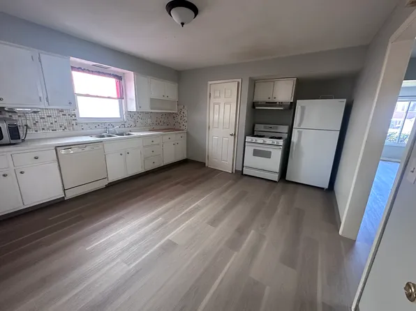 4896 E 97th St, Garfield Heights, OH 44125