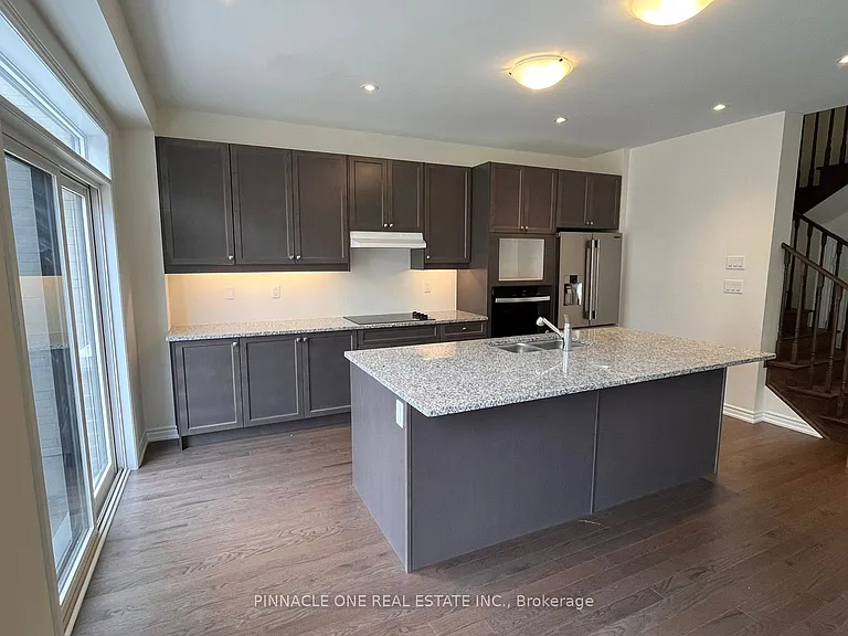 2107 Hallandale St — Photo 8