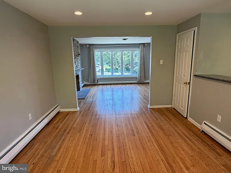 319 Meetinghouse Ln — Photo 30