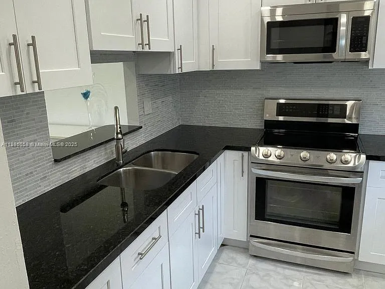 5051 W Oakland Park Blvd #204 — Photo 8
