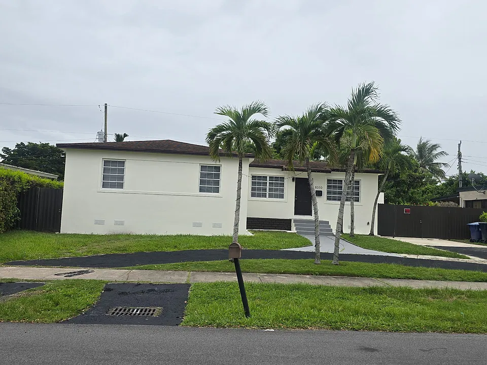 8310 SW 29th St