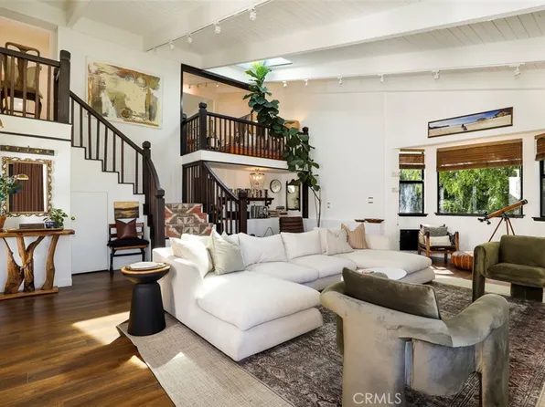 22220 Costanso St, Woodland Hills, CA 91364