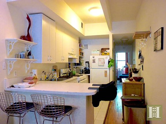 3rd image of 726 Sackett St APT 1L