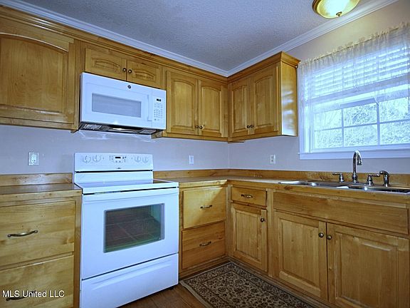 5th image of 6008 Saint Martin Rd