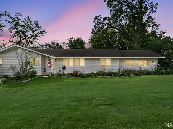 242 Gall Rd, Columbia, IL 62236