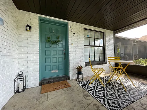 117 E Myrtle St Photo 1