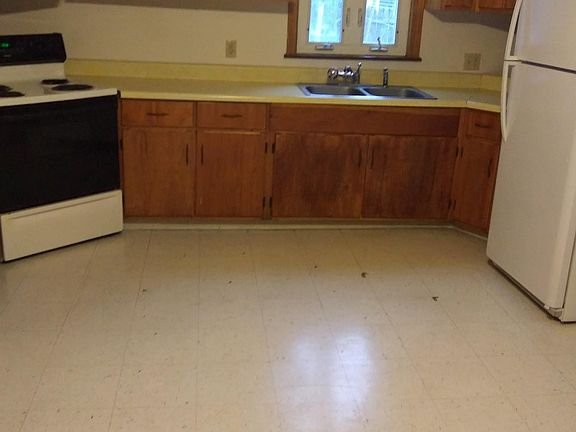 Stove, sink n Frig., eat in Kitchen.